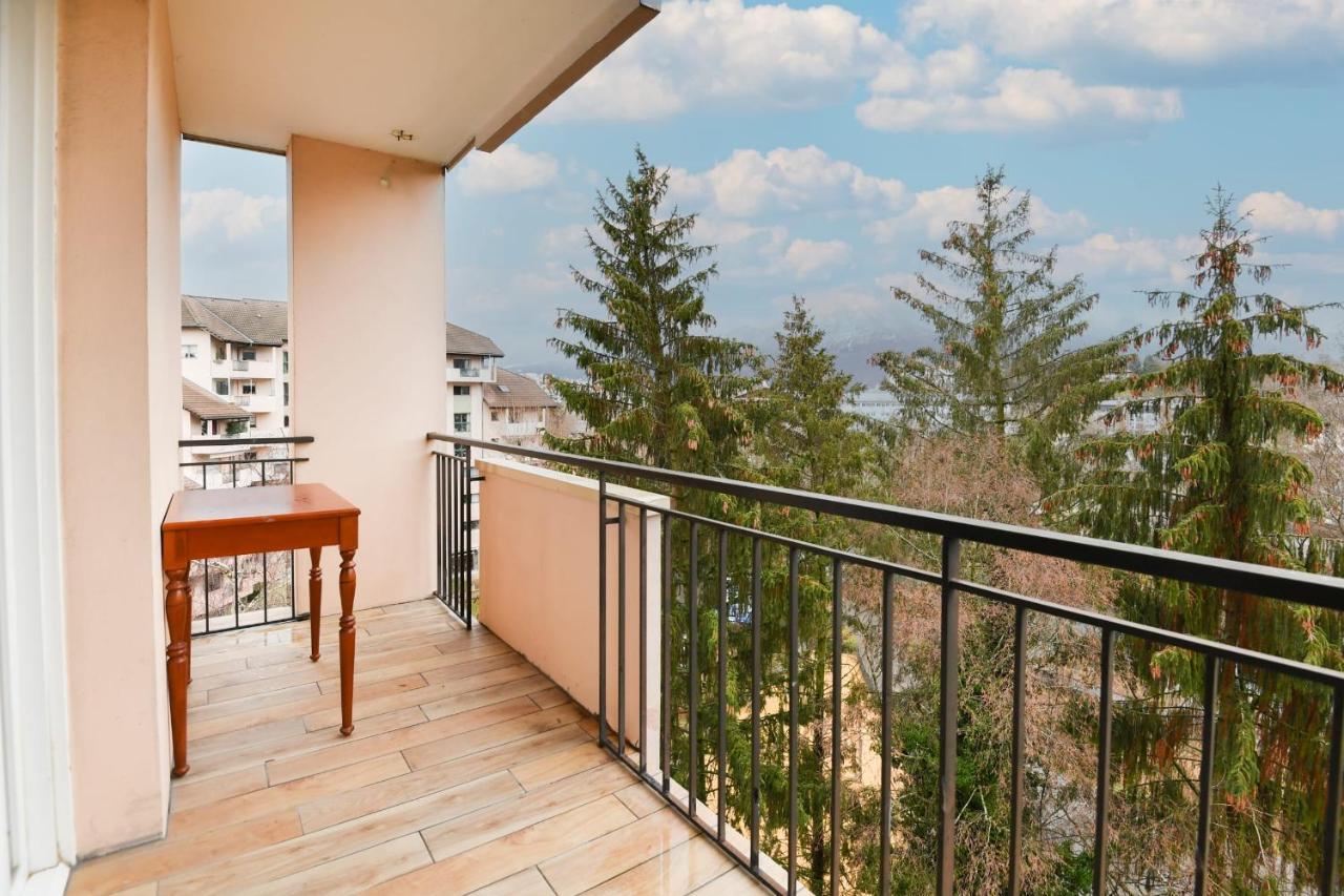 Nice Apartment With Balcony Very Close To The City Center Annecy Buitenkant foto
