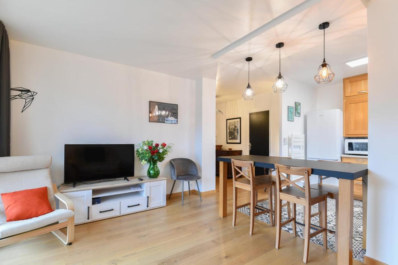 Nice Apartment With Balcony Very Close To The City Center Annecy Buitenkant foto