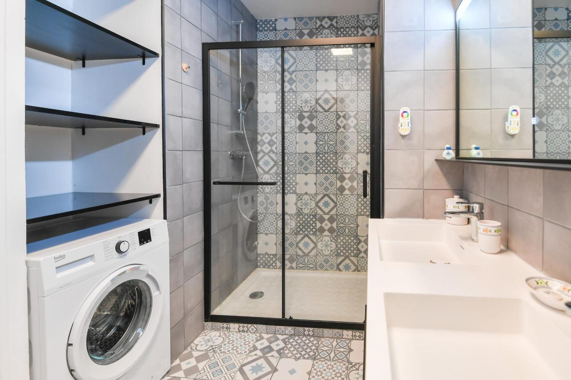 Nice Apartment With Balcony Very Close To The City Center Annecy Buitenkant foto