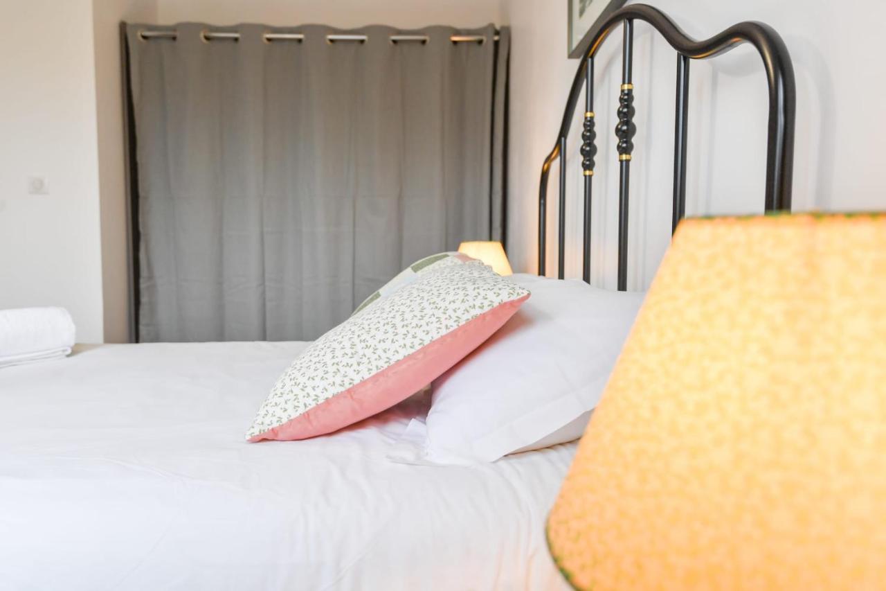Nice Apartment With Balcony Very Close To The City Center Annecy Buitenkant foto